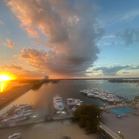 Panoramic Luxurious Waterfront One Bedroom Apartment With Miami Skyline View Free Parking 5Min Drive To Miami Beach Extérieur photo