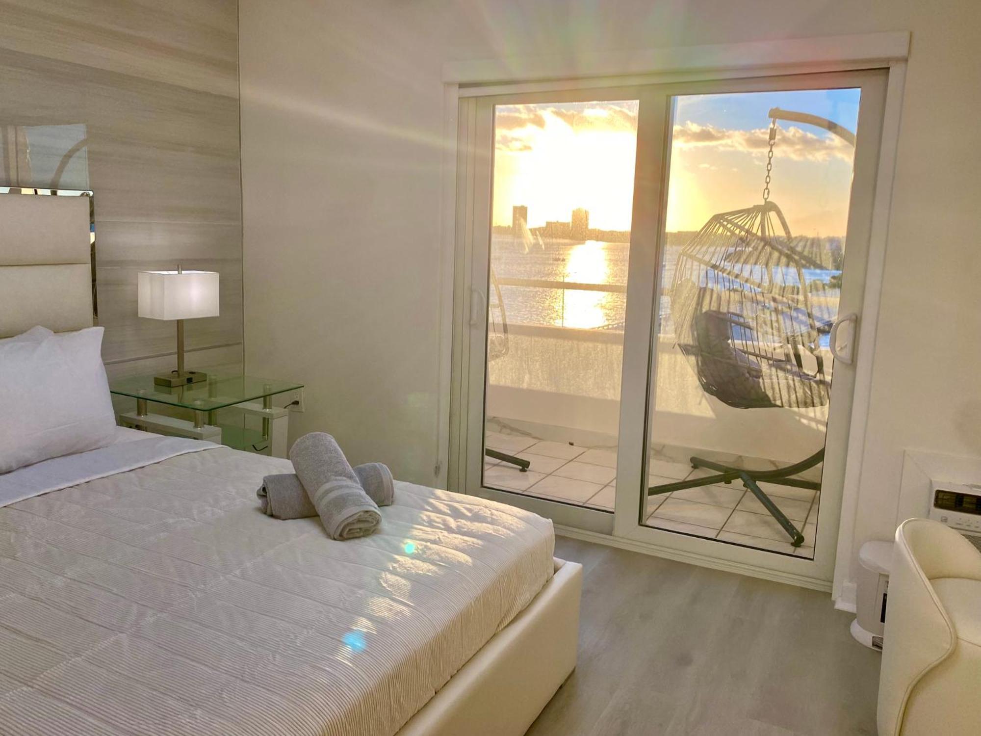 Panoramic Luxurious Waterfront One Bedroom Apartment With Miami Skyline View Free Parking 5Min Drive To Miami Beach Extérieur photo