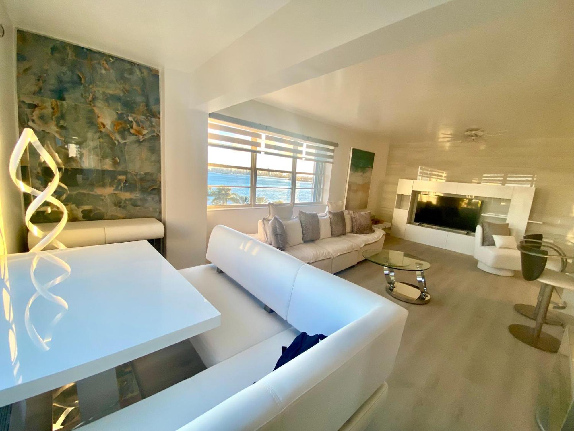 Panoramic Luxurious Waterfront One Bedroom Apartment With Miami Skyline View Free Parking 5Min Drive To Miami Beach Extérieur photo