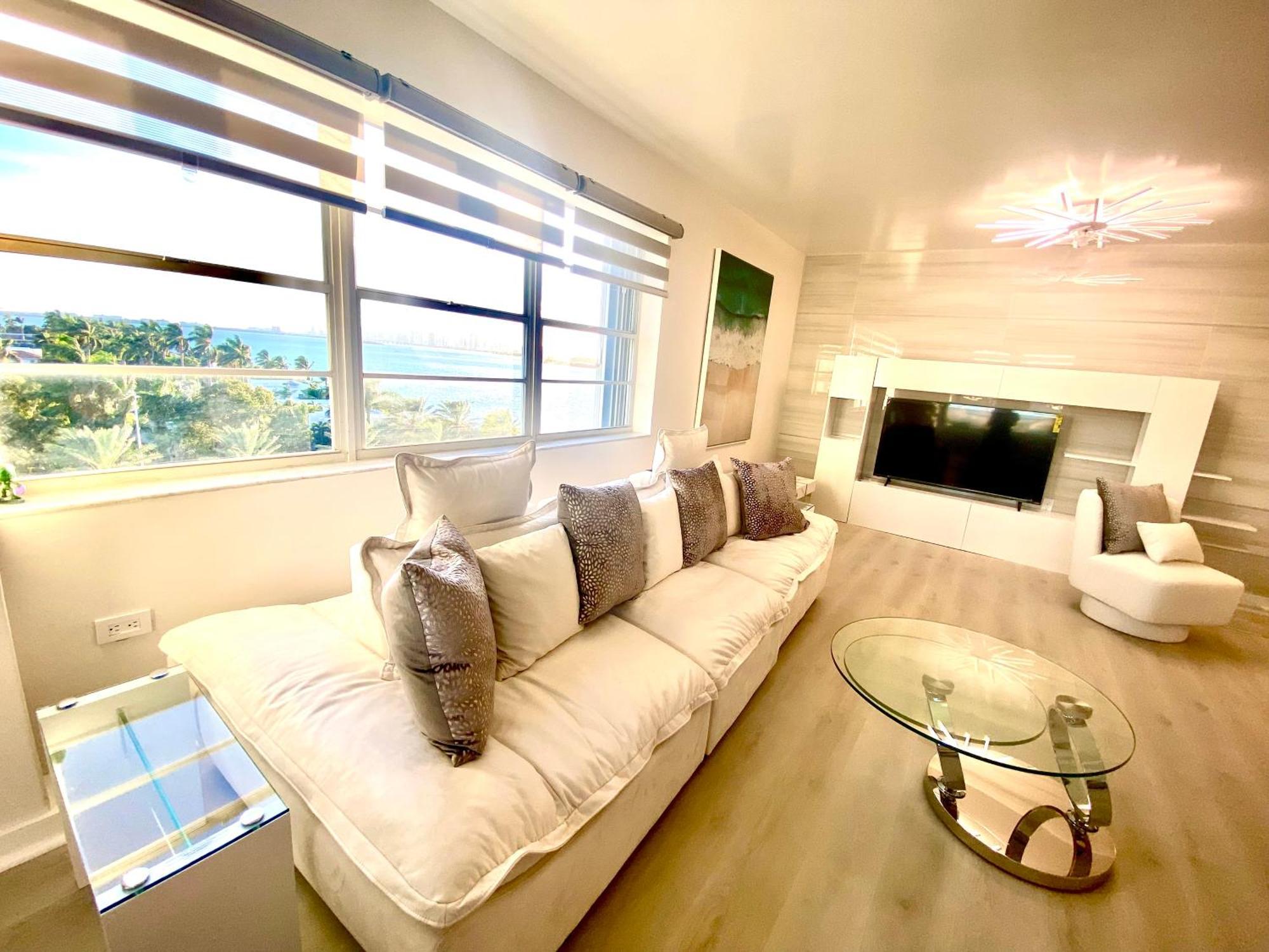 Panoramic Luxurious Waterfront One Bedroom Apartment With Miami Skyline View Free Parking 5Min Drive To Miami Beach Extérieur photo