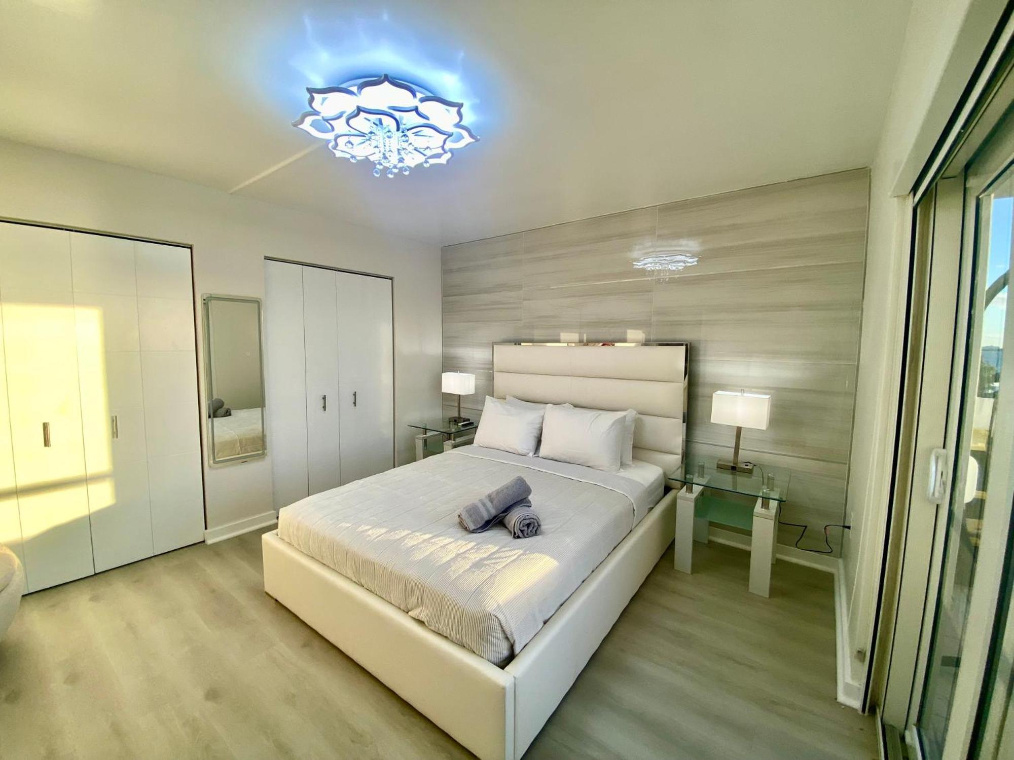 Panoramic Luxurious Waterfront One Bedroom Apartment With Miami Skyline View Free Parking 5Min Drive To Miami Beach Extérieur photo